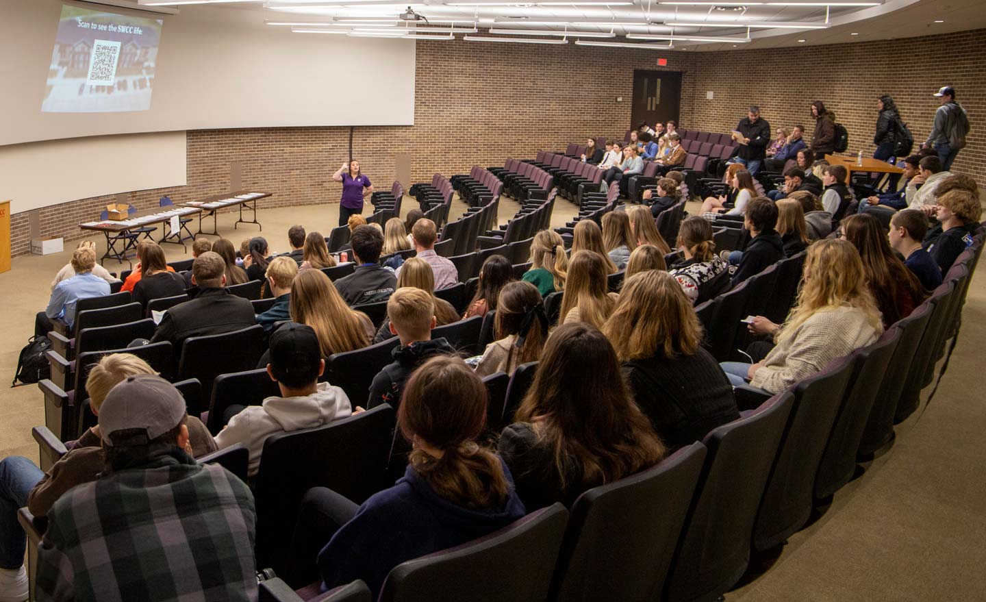 Welcome session at 2023 business contest
