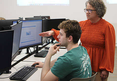 students working it a computer lab