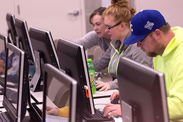 students working it a computer lab