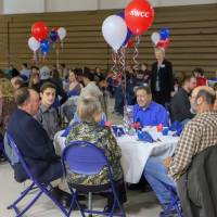 People sitting at a table at the donor scholar dinner